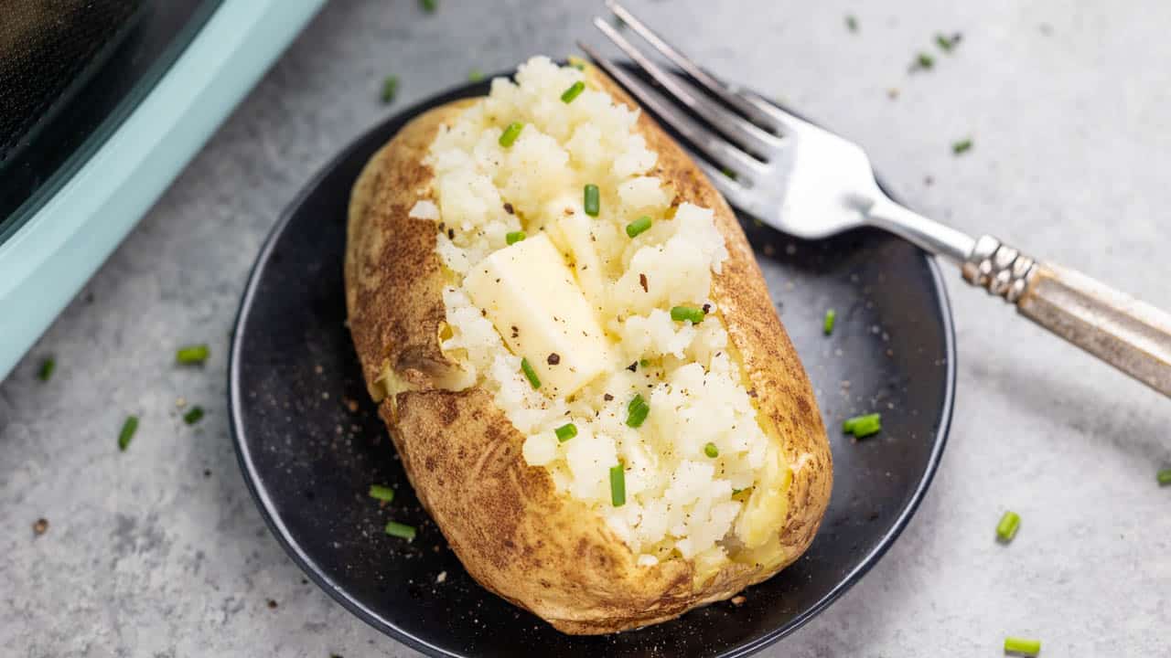 Microwave Baked Potatoes: Best Spuds, Essential Tips & Toppings
